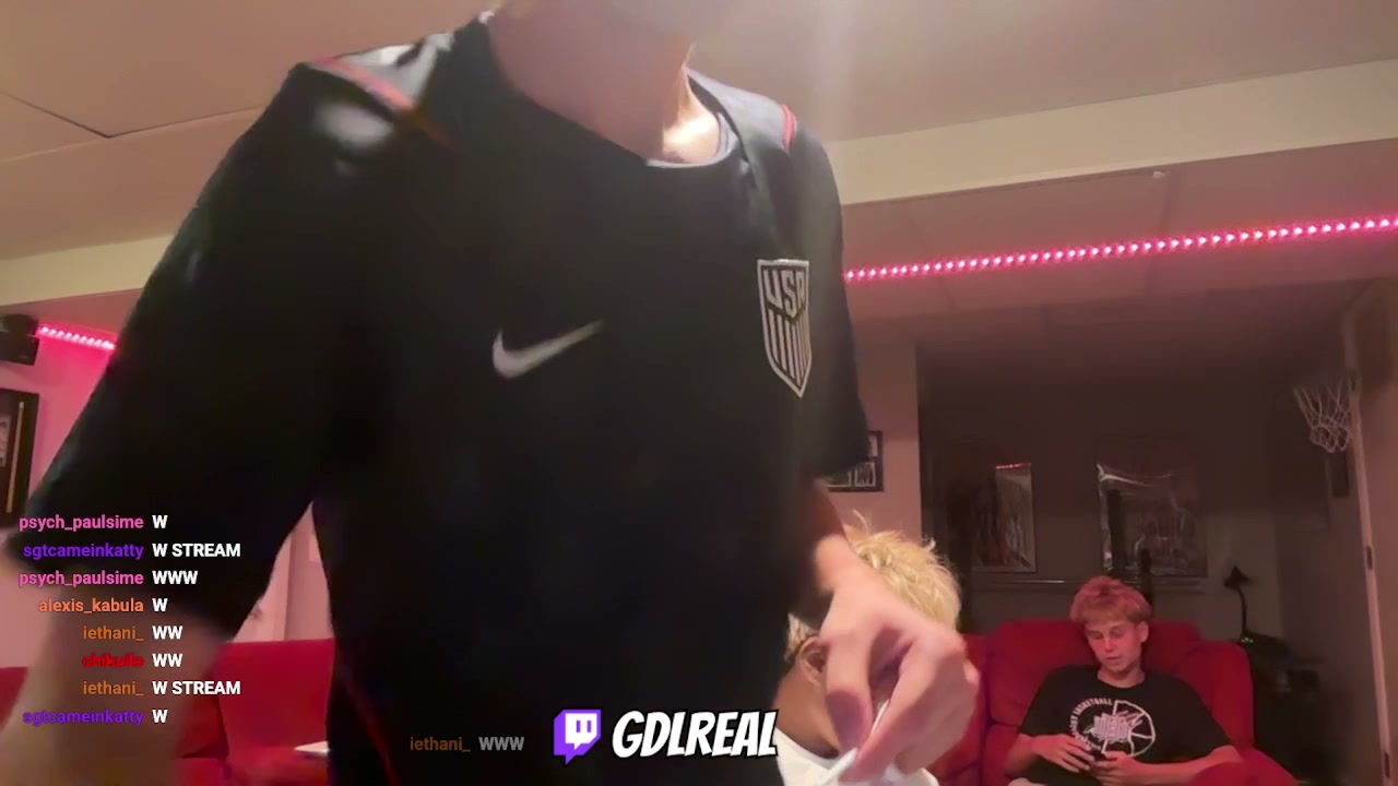 Chaotic Live Reaction Moment